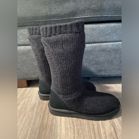 UGG retired Black Capra boots size 8 NEVER WORN OR TRIED ON - Picture 4 of 9
